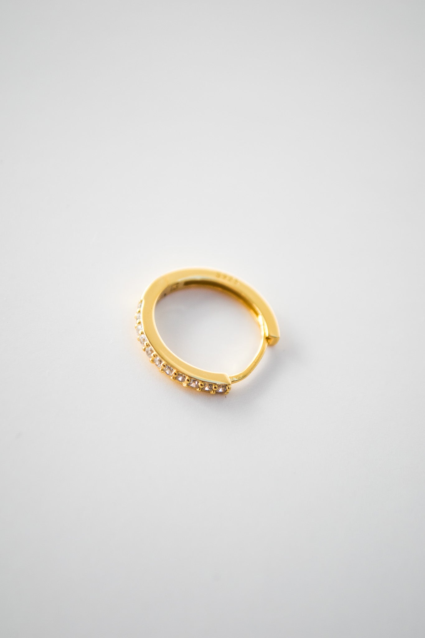 [gá.kus.] Hoop Earrings with Zirconias