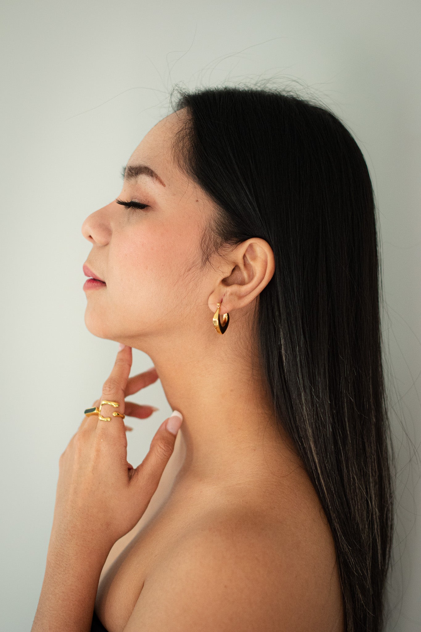 Cheny Huggie Earrings